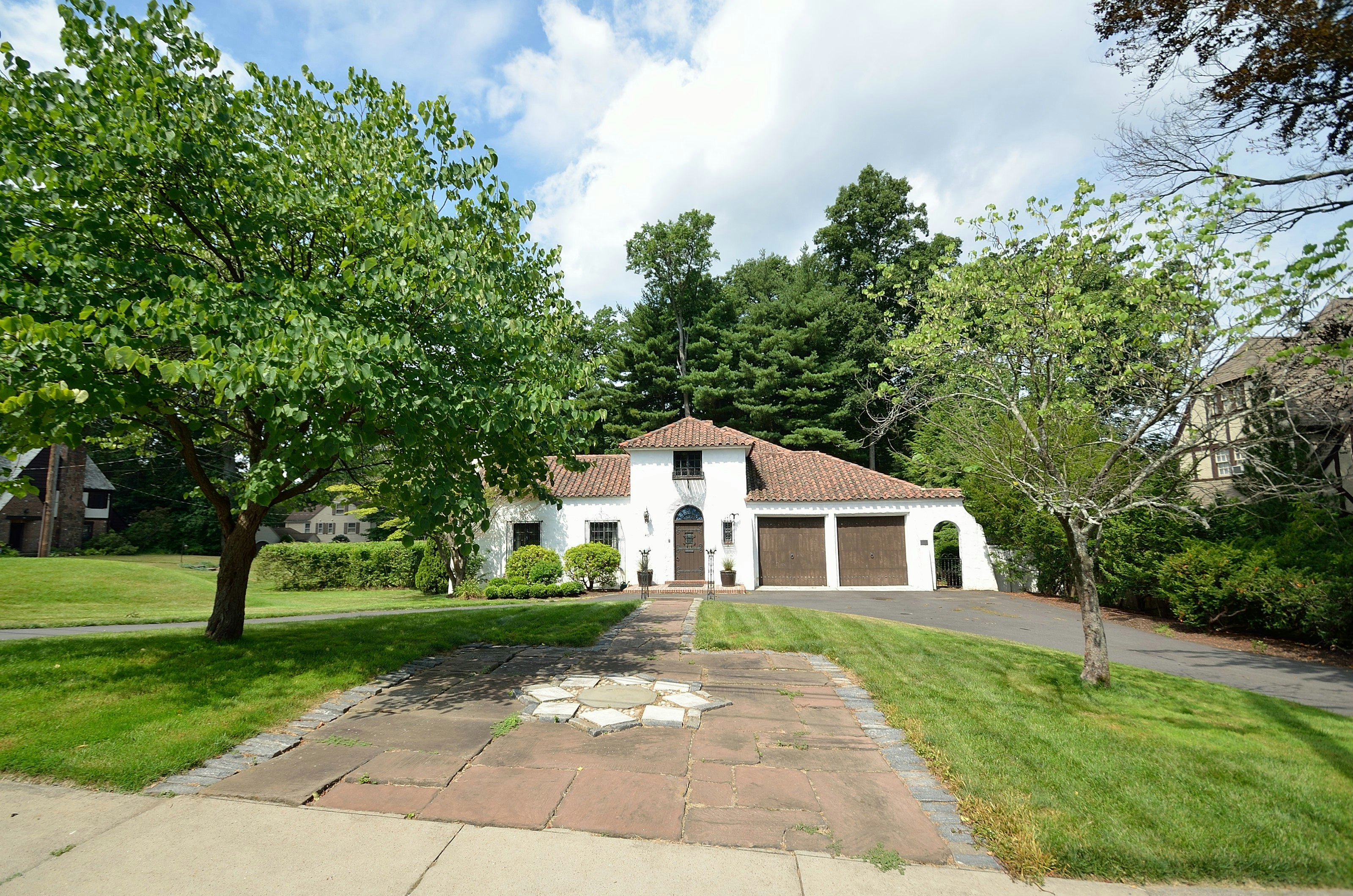 46 Fernwood Road, West Hartford, CT 06119, Presented by Berkshire